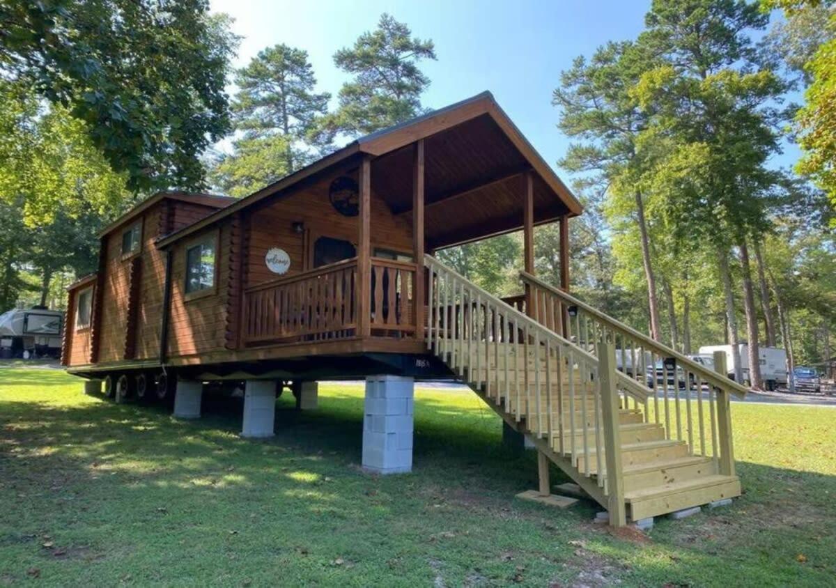 Serene 1Br Cabin Near Nc Z00 With Loft & Waterview Asheboro Eksteriør billede